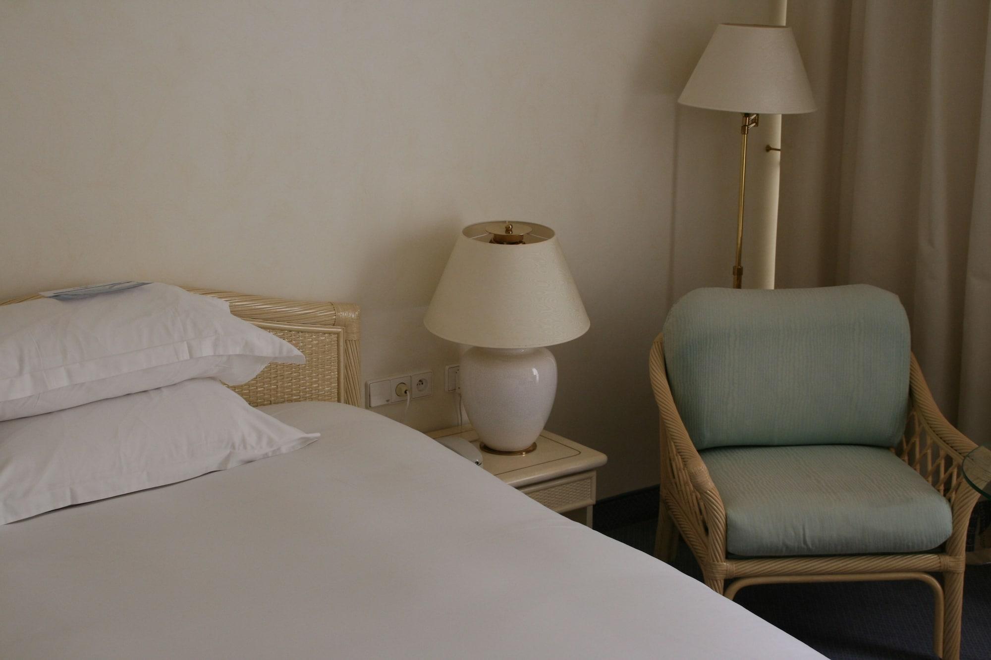 Celestins Spa Thermal & Hotel By Vy Resort Vichy Eksteriør bilde A bedroom at the hotel