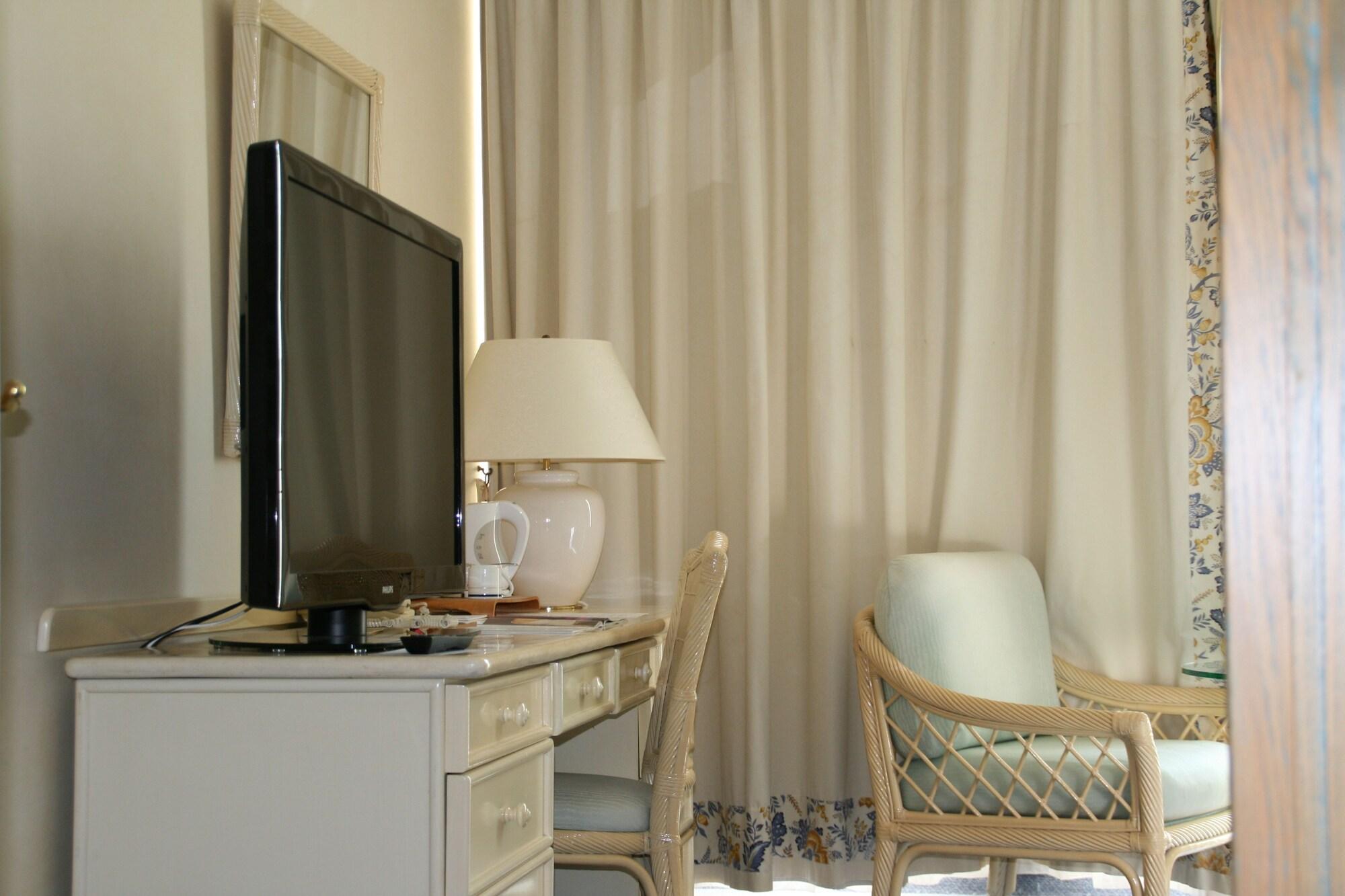 Celestins Spa Thermal & Hotel By Vy Resort Vichy Eksteriør bilde A television set in a hotel room