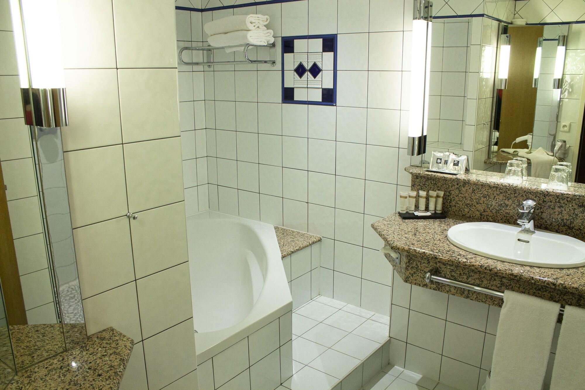 Celestins Spa Thermal & Hotel By Vy Resort Vichy Eksteriør bilde A modern urinal