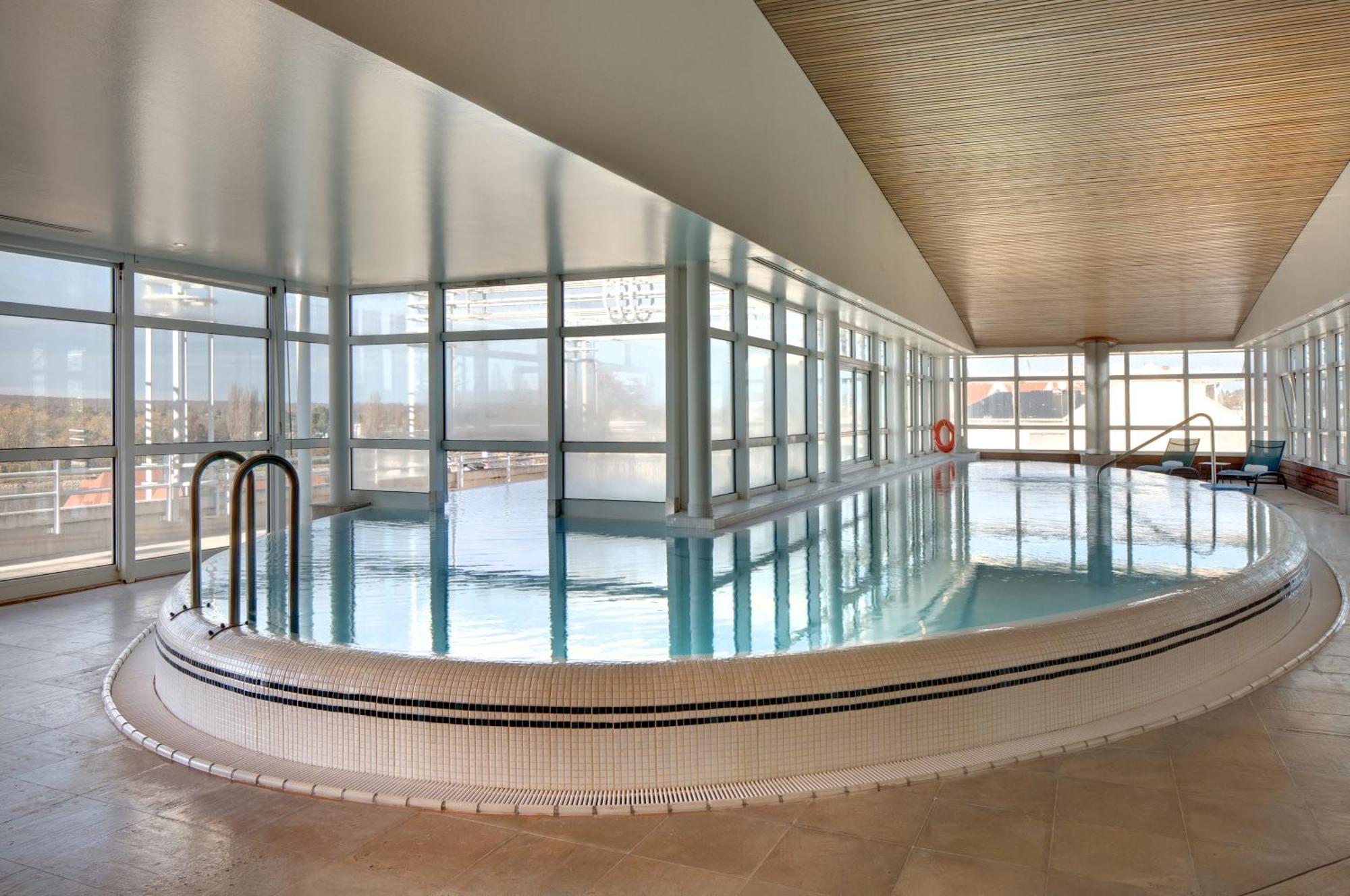 Celestins Spa Thermal & Hotel By Vy Resort Vichy Eksteriør bilde The swimming pool at the University of Bath