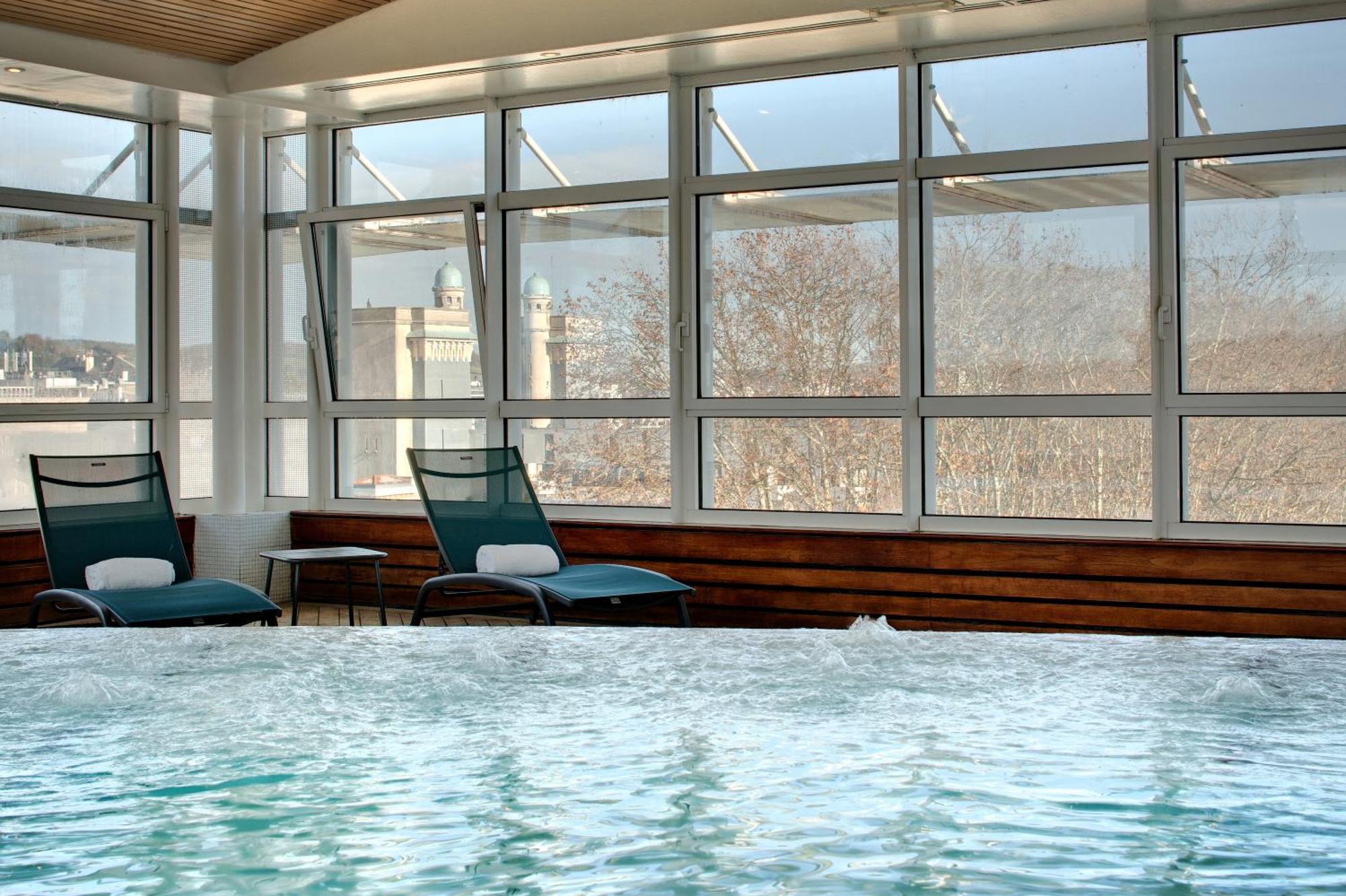 Celestins Spa Thermal & Hotel By Vy Resort Vichy Eksteriør bilde The pool at the Westin