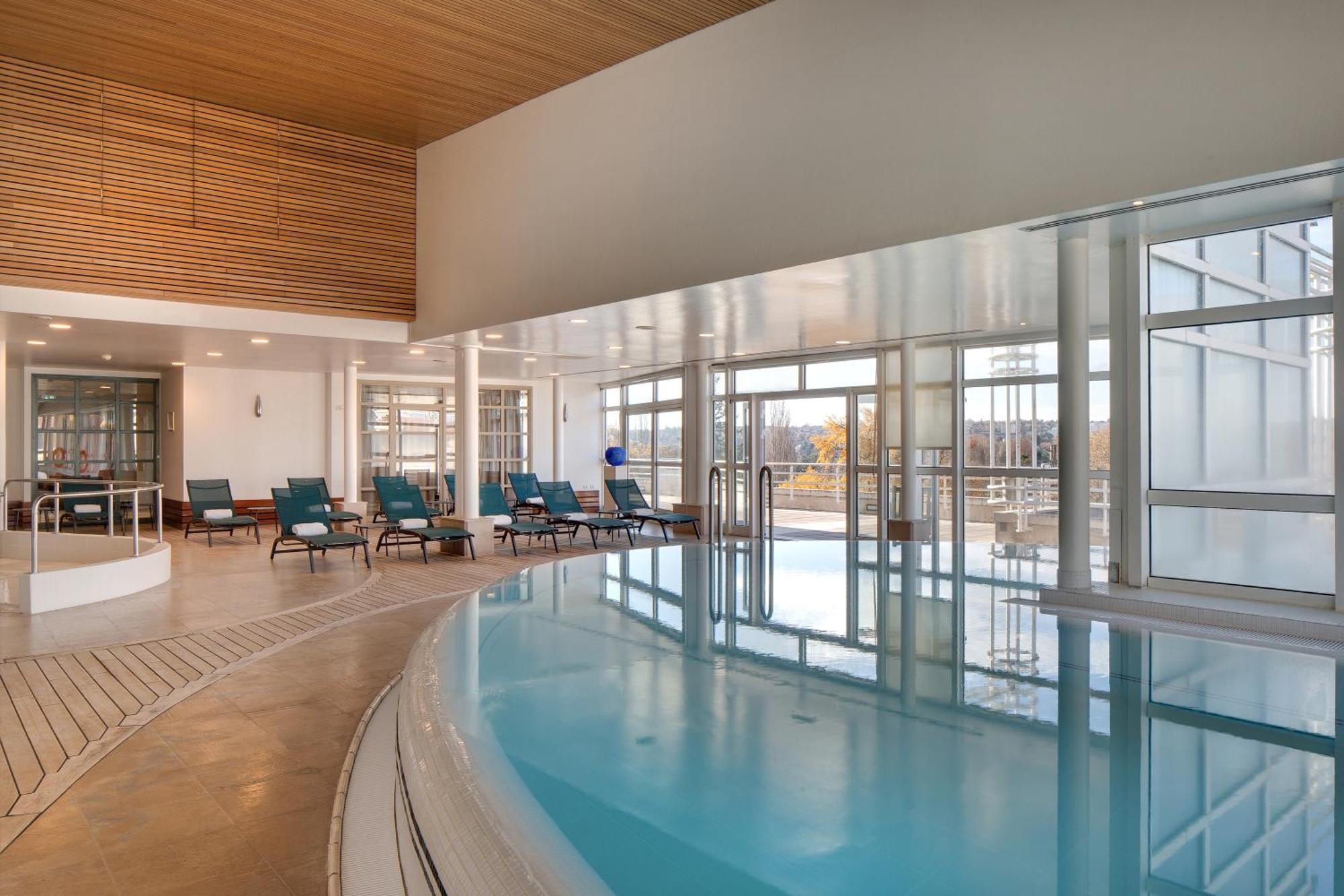 Celestins Spa Thermal & Hotel By Vy Resort Vichy Eksteriør bilde The pool at the Hotel