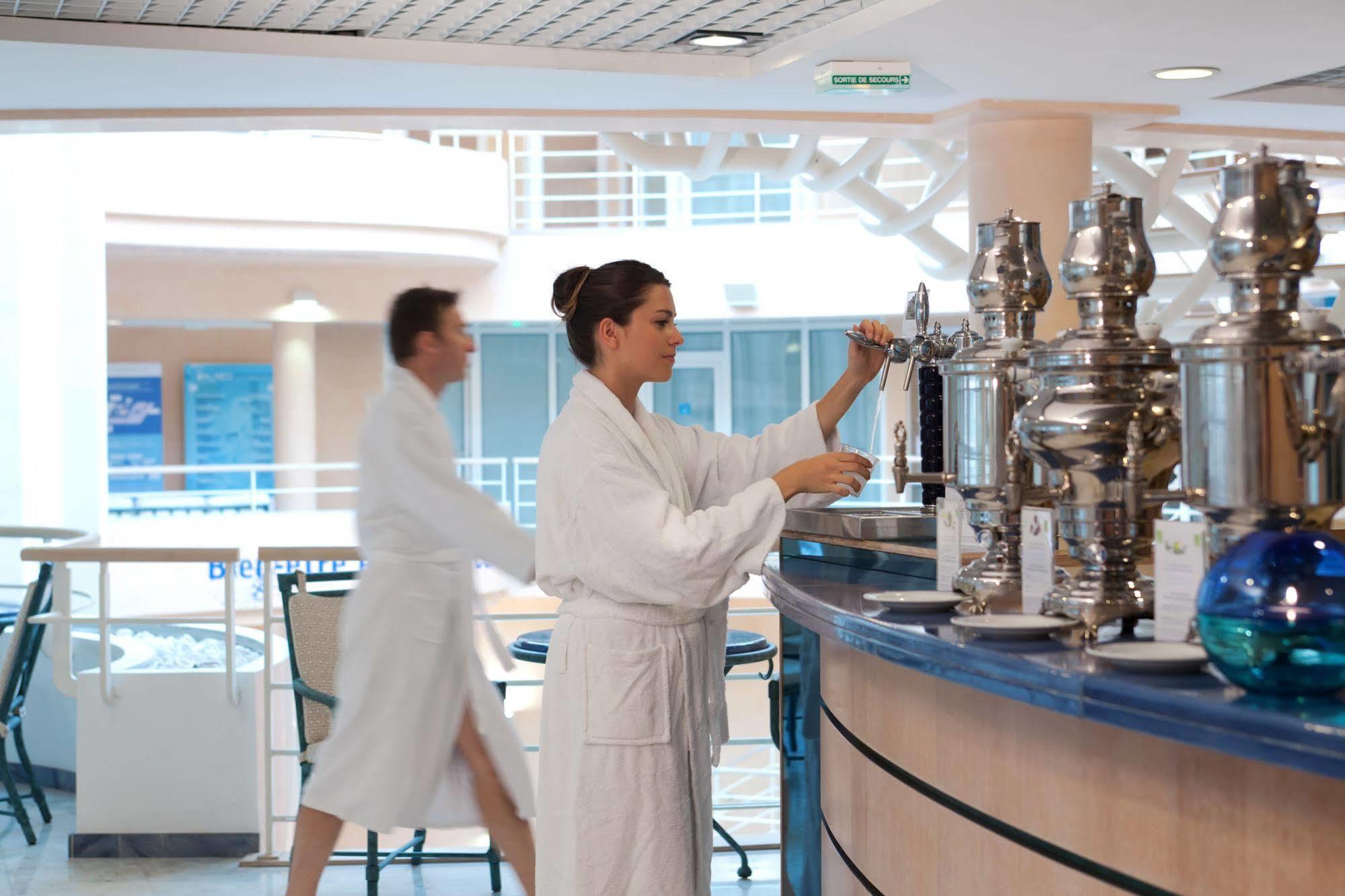 Celestins Spa Thermal & Hotel By Vy Resort Vichy Eksteriør bilde The bar at the Blue Lagoon