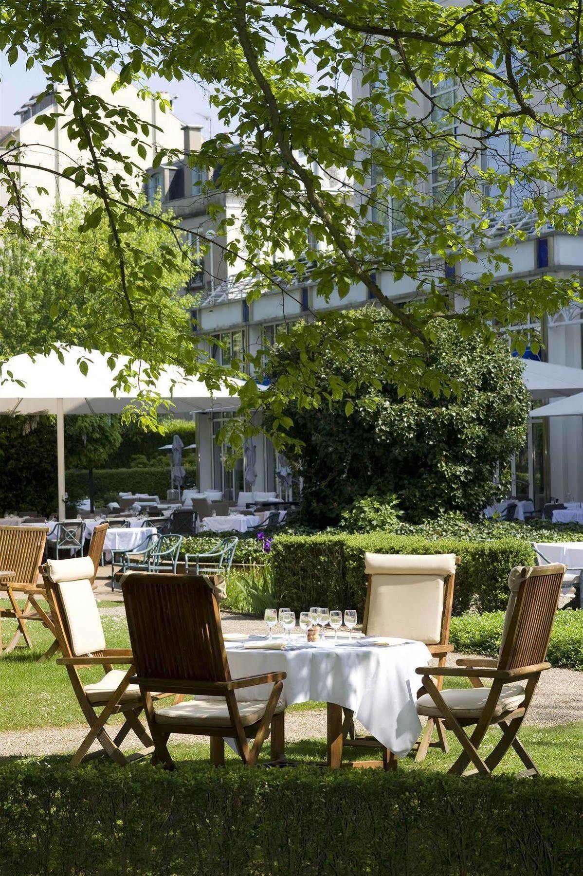 Celestins Spa Thermal & Hotel By Vy Resort Vichy Eksteriør bilde The garden of the hotel